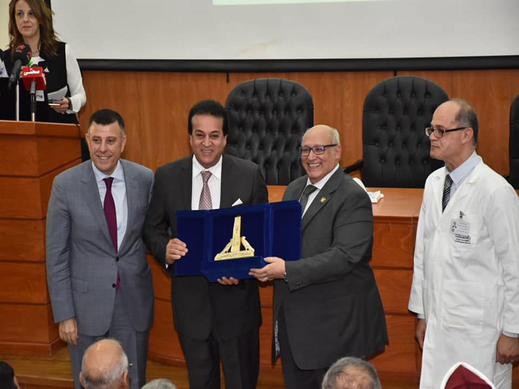 President of Ain Shams University honors a number of prominent figures during the opening of the new children's hospital and the hospital of the elderly