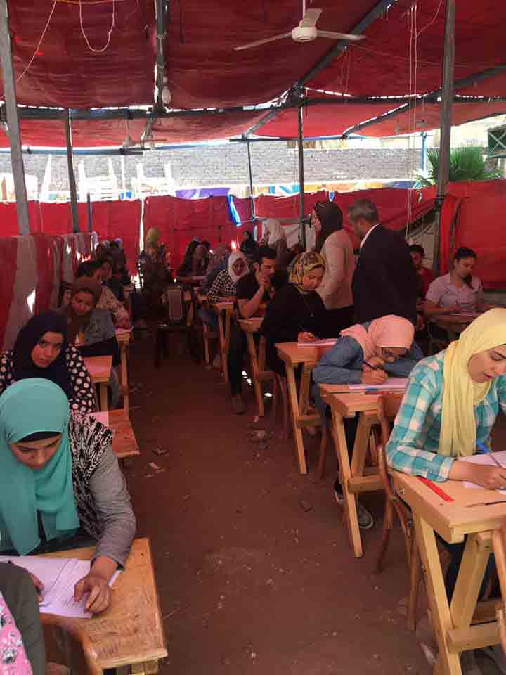 Dean of the Faculty of Specific Education inspecting the committees of the bachelor's examinations