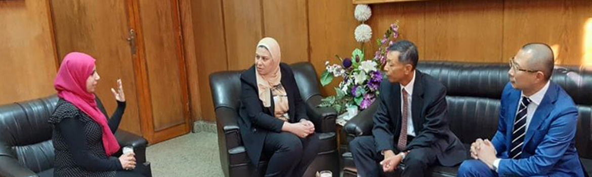 Dean of Faculty of Al-Alsun receives the President of the Japan Foundation in Cairo