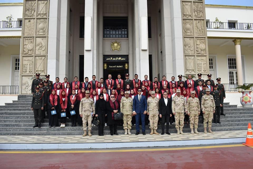 طلاب جامعة عين شمس في ضيافة الكلية الحربية