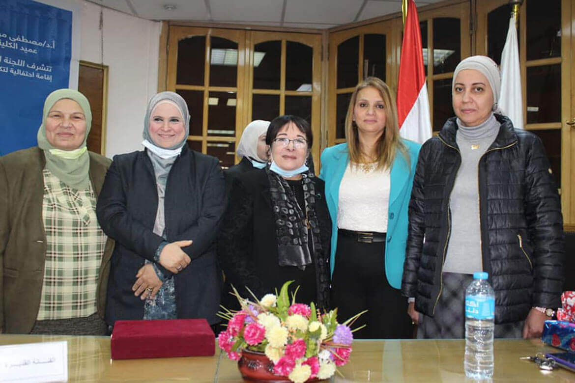 Honoring the mothers of the disabled students and workers of the Faculty of Arts in the presence of the artist Samira Abdel Aziz