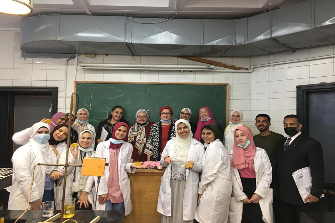 A workshop at the Faculty of Pharmacy to prepare cosmetics from natural materials