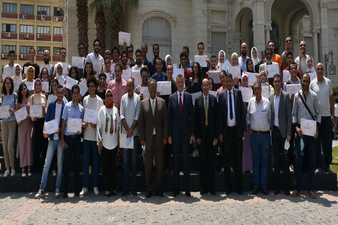 The President and Vice President of Ain Shams University honors the winning students with “Creativity” awards