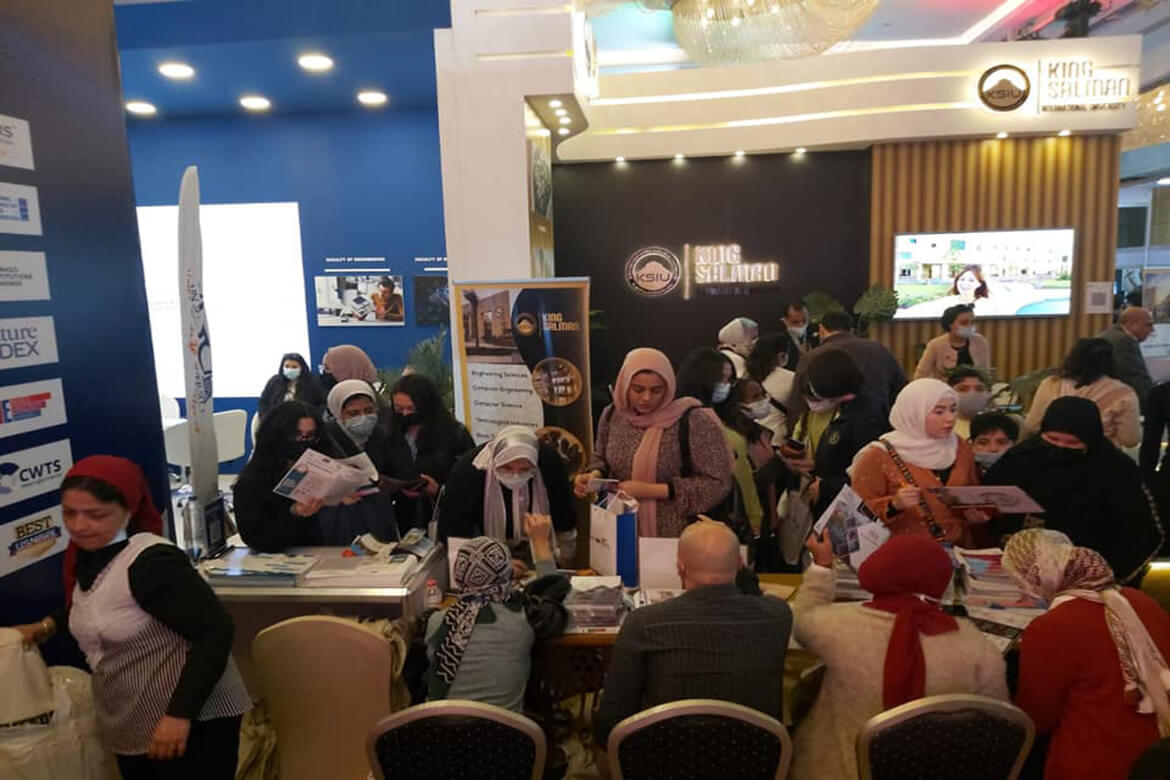 For the second day in a row ... the continued turnout at Ain Shams University's pavilion at the Eighth Higher Education Exhibition