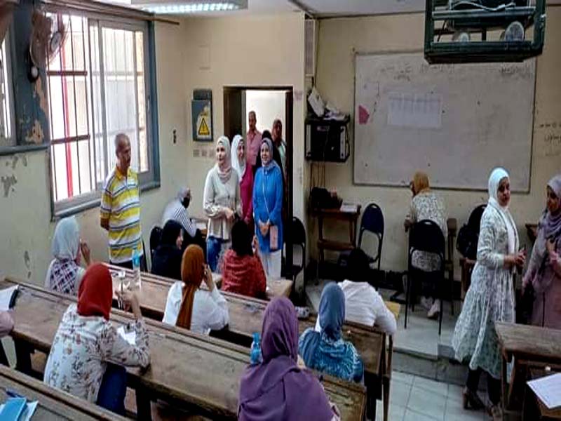 The Dean of the Faculty of Girls inspects the exams of the second semester of the faculty