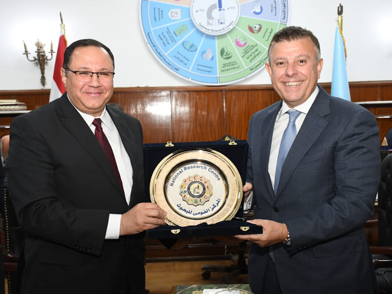 The President of Ain Shams University visits the National Research Center