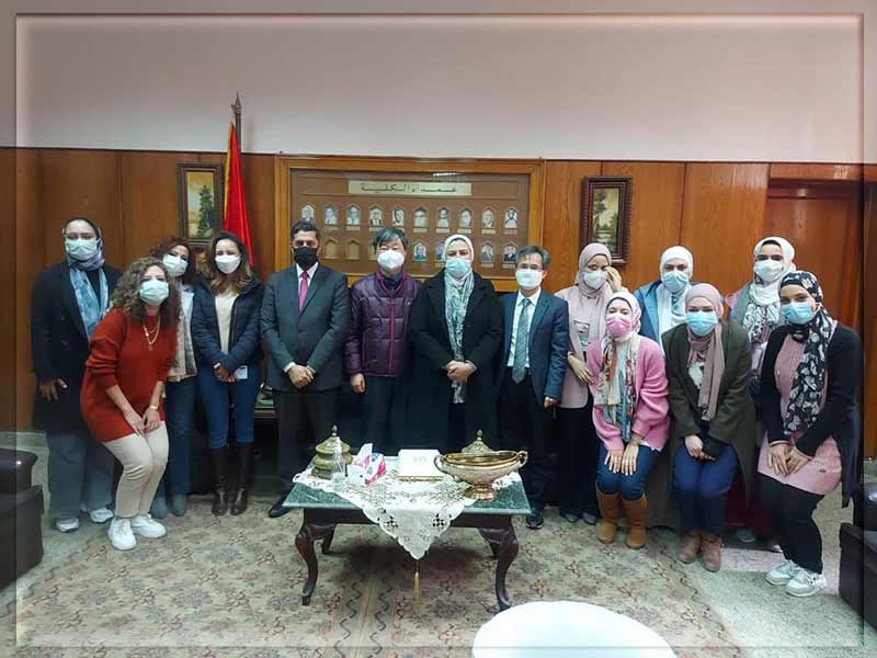 The Dean of Alsun Ain Shams honors the Korean professors in the department