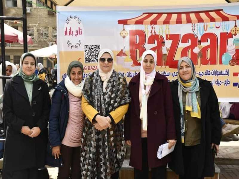 The Dean of the Faculty of Girls witnesses the opening of an integrated service bazaar for the family and children in the faculty