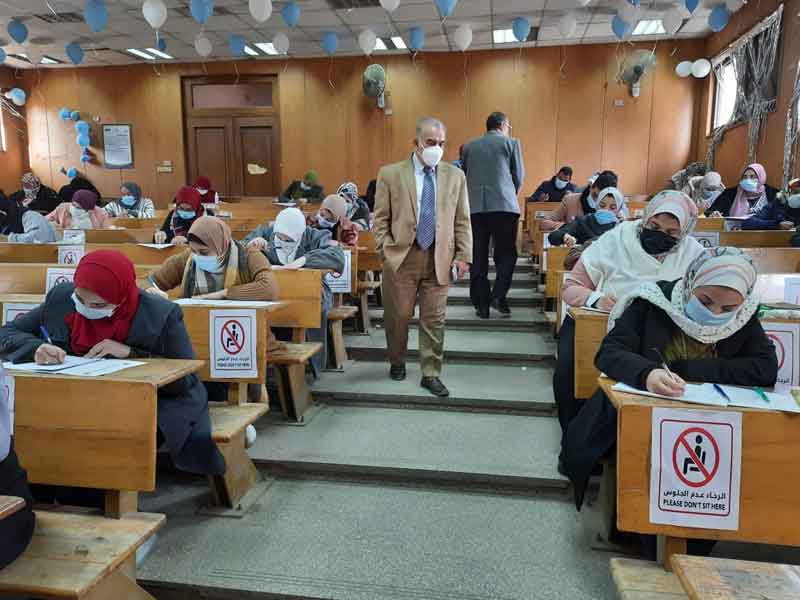 The Dean and the Vice Dean of the Faculty of Specific Education inspect the follow-up of the postgraduate exams in the faculty