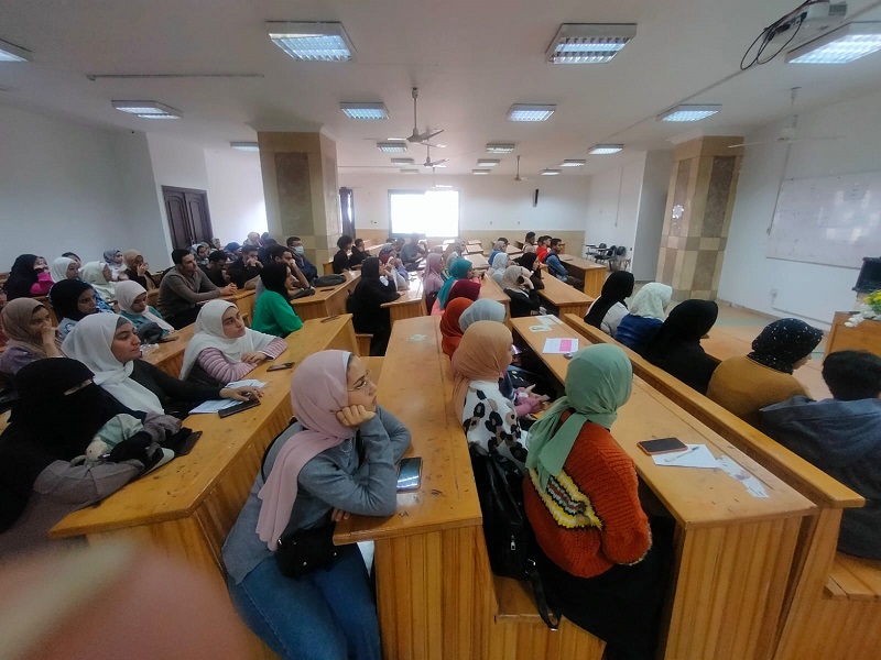 The Faculty of Archeology hosts an awareness seminar from the University's Center of Excellence for Sustainability